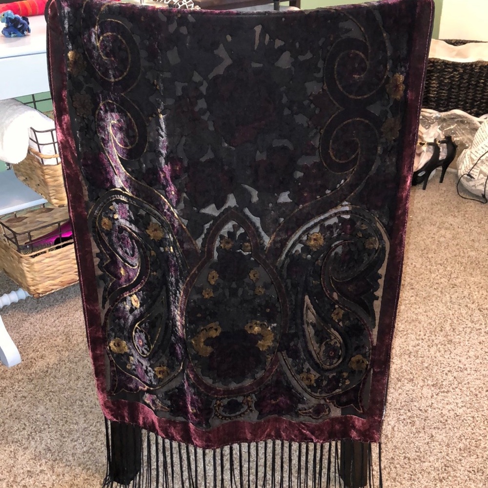 Shawl - Picture 5 of 8